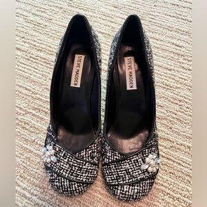 Steve Madden “Glayze” heels in black/white weave + jewel detail - Size 7 - New